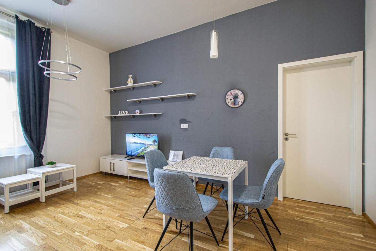 Stylish In Gastronomic Area Daire Prag
